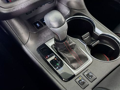 Used 2019 Toyota Highlander SE image 17