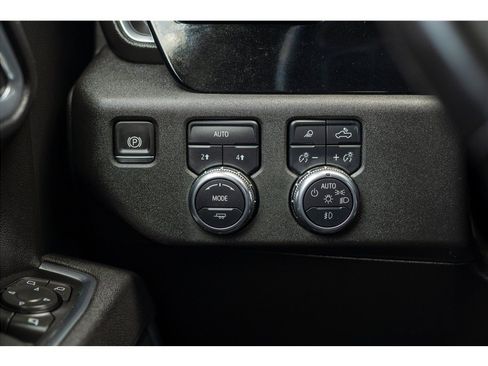 Used 2025 GMC Sierra 1500 SLT AWD/4WD image 9