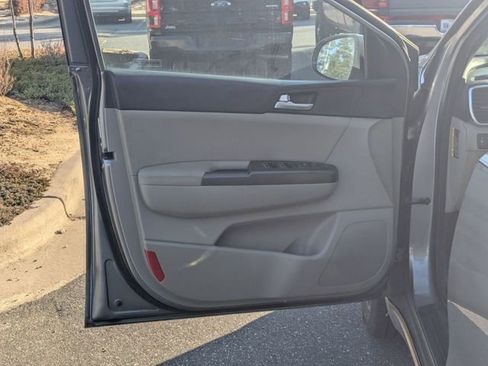 Used 2021 Kia Sportage S image 24