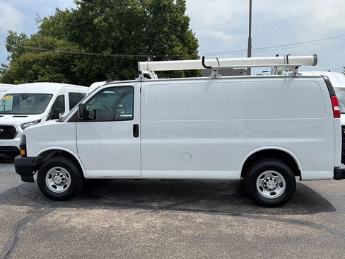Used 2019 Chevrolet Express 3500 w/ Driver Convenience Package RWD image 4