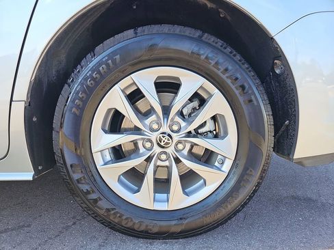 Used 2022 Toyota Sienna XLE image 37