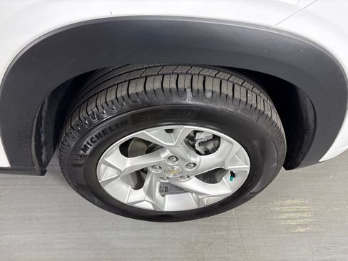 Used 2024 Chevrolet Trax LS w/ LS Convenience Package FWD image 11