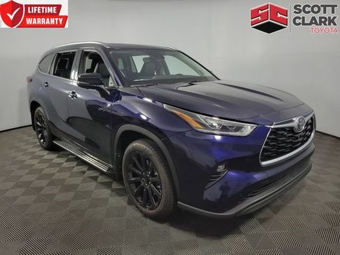 Used 2024 Toyota Highlander Limited FWD image 1