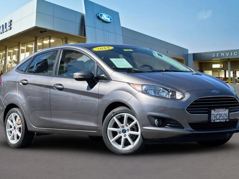 Used 2014 Ford Fiesta SE w/ Equipment Group 201B FWD image 2