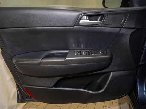 Used 2017 Kia Sportage EX image 11