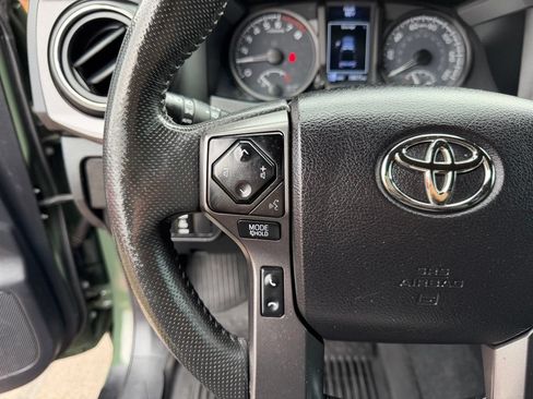 Used 2021 Toyota Tacoma TRD Off-Road AWD/4WD image 17