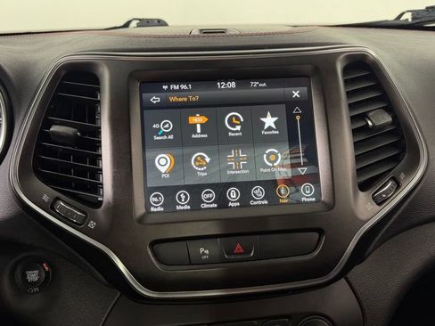 Used 2019 Jeep Cherokee Trailhawk AWD/4WD image 25