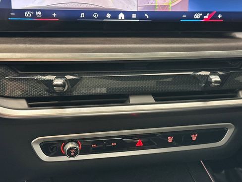 Certified 2025 BMW X7 xDrive40i w/ M Sport Package image 19