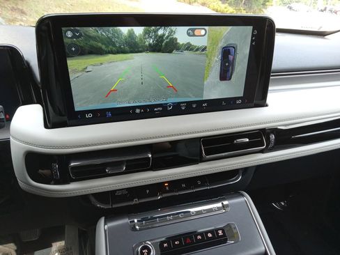 Used 2025 Lincoln Aviator AWD w/ Jet Appearance Package image 17