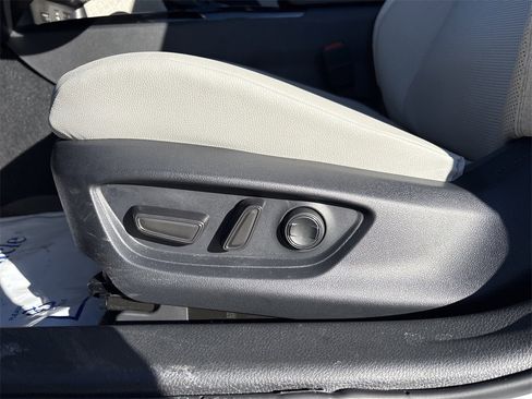 Used 2025 Toyota Camry XLE image 13