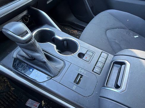 Used 2020 Toyota Highlander LE image 32