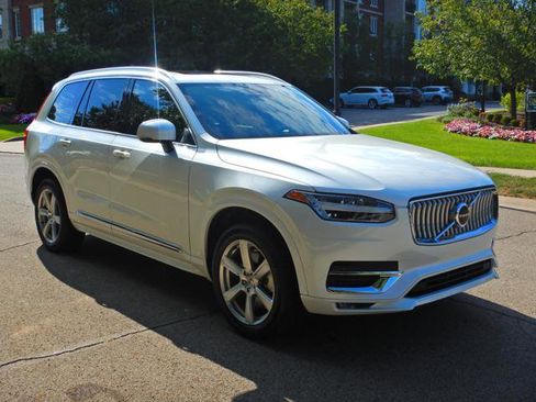 Used 2024 Volvo XC90 B6 Core image 3