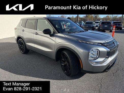 Used 2022 Mitsubishi Outlander SEL Black Edition image 3