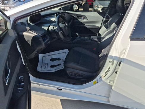 Used 2024 Toyota Prius XLE FWD image 13