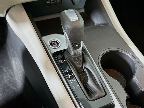 Used 2025 Nissan Altima 2.5 SV FWD image 24