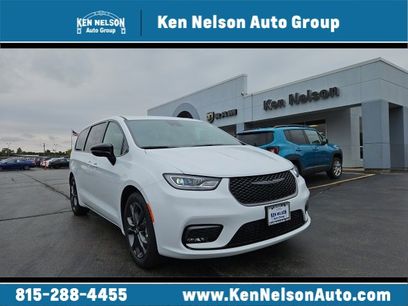 New 2026 Chrysler Pacifica Select