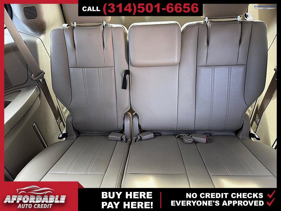 Used 2015 Chrysler Town & Country Touring-L FWD image 13