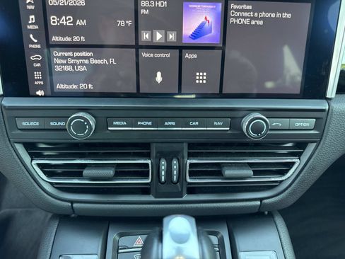 Used 2020 Porsche Macan AWD/4WD image 26