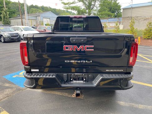 Used 2022 GMC Sierra 2500 Denali w/ Denali Black Diamond Edition AWD/4WD image 11