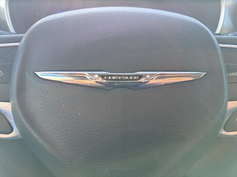 Used 2024 Chrysler Pacifica Touring-L FWD image 16