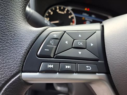 Used 2024 Nissan Altima 2.5 SV FWD image 19