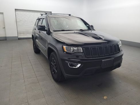 Used 2019 Jeep Grand Cherokee Laredo image 13