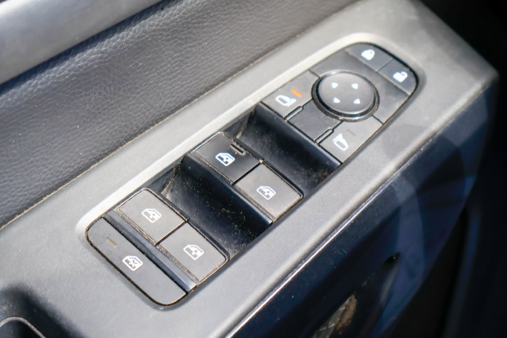 Used 2024 Nissan Pathfinder SV FWD image 18