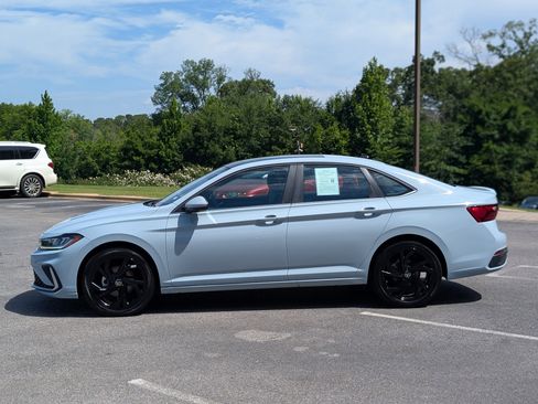 Used 2025 Volkswagen Jetta SE w/ Sunroof Package FWD image 6