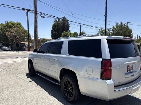 Used 2016 Chevrolet Suburban LTZ RWD image 3
