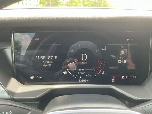 Used 2026 GMC Acadia Elevation w/ Elevation Premium Package FWD image 16