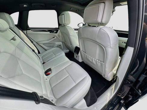 New 2026 Porsche Macan AWD/4WD image 29