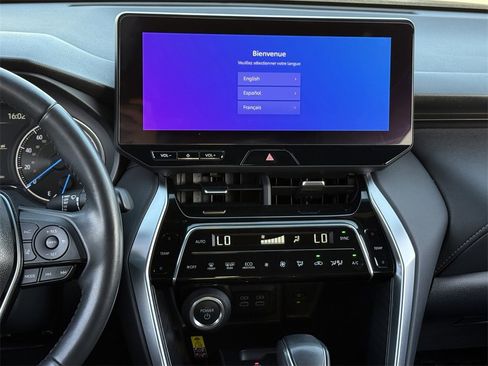 Used 2024 Toyota Venza XLE image 16