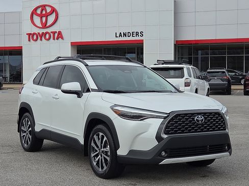 Used 2024 Toyota Corolla Cross XLE image 1