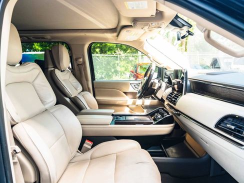 Used 2018 Lincoln Navigator Reserve w/ Technology Package AWD/4WD image 37