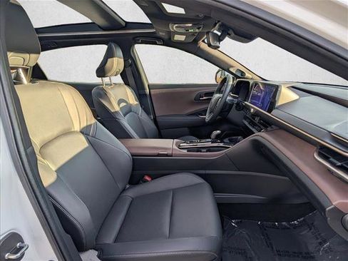 Used 2024 Toyota Crown Limited image 21