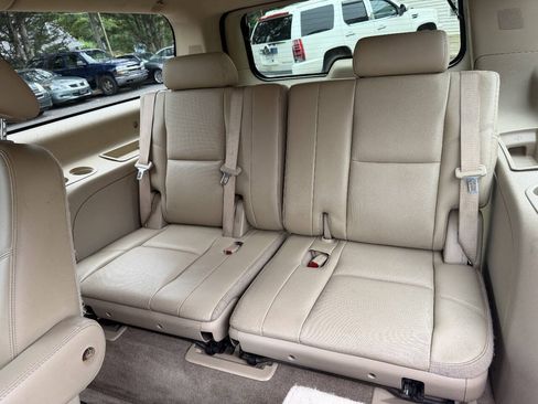 Used 2010 Chevrolet Suburban LTZ RWD image 20