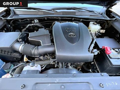 Certified 2022 Toyota Tacoma TRD Off-Road AWD/4WD image 29