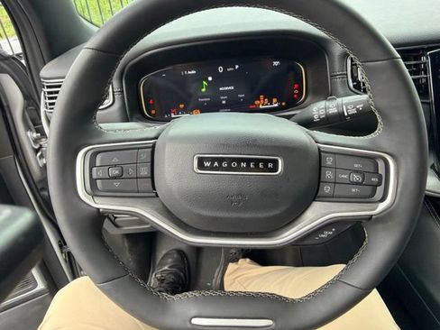 Used 2025 Jeep Wagoneer 4WD image 15