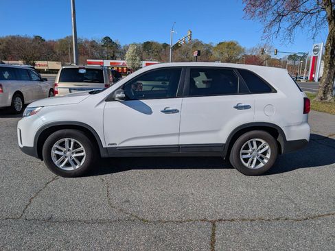 Used 2014 Kia Sorento LX image 2