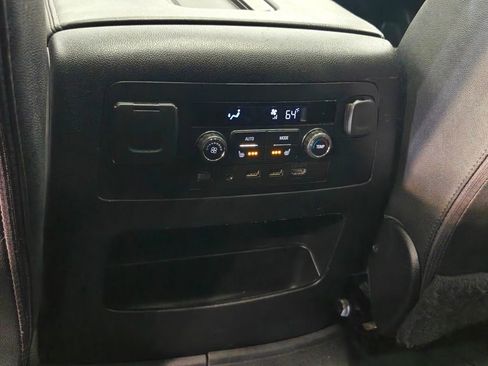 Used 2020 GMC Yukon XL SLT w/ Premium Edition image 35