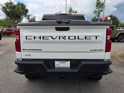 Used 2024 Chevrolet Silverado 1500 Custom Trail Boss w/ Dark Appearance Package AWD/4WD image 5