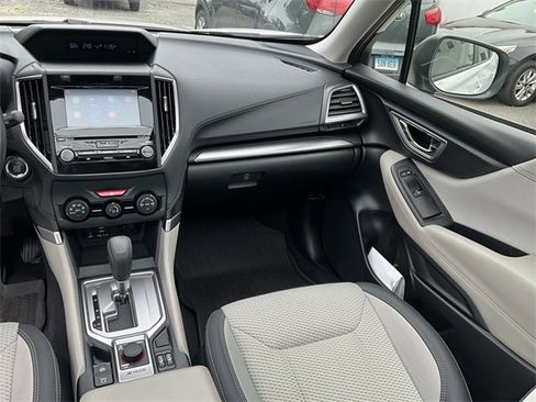 Used 2023 Subaru Forester Premium image 31