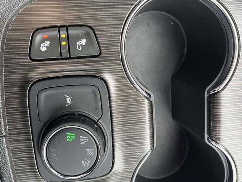 Used 2023 GMC Acadia SLT image 19