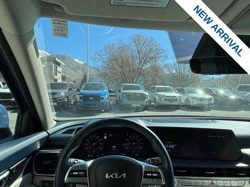 Used 2025 Kia Telluride SX w/ SX Captain's Chair Package image 19