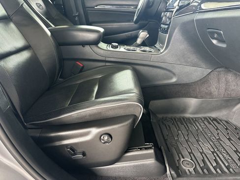 Used 2019 Jeep Grand Cherokee Overland image 36