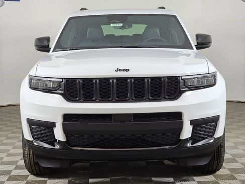 New 2025 Jeep Grand Cherokee L Laredo image 9