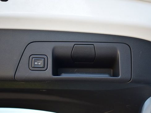 Used 2023 Buick Envision Essence image 28