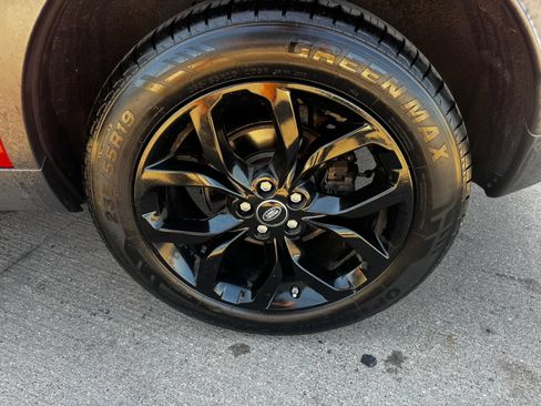 Used 2018 Land Rover Discovery Sport HSE AWD/4WD image 18