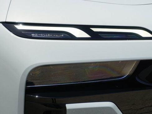 New 2025 BMW 740i image 8