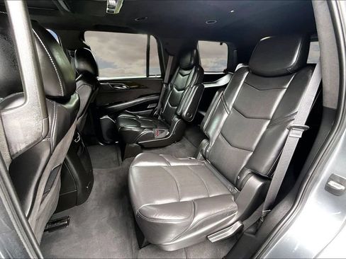 Used 2020 Cadillac Escalade Platinum RWD image 22